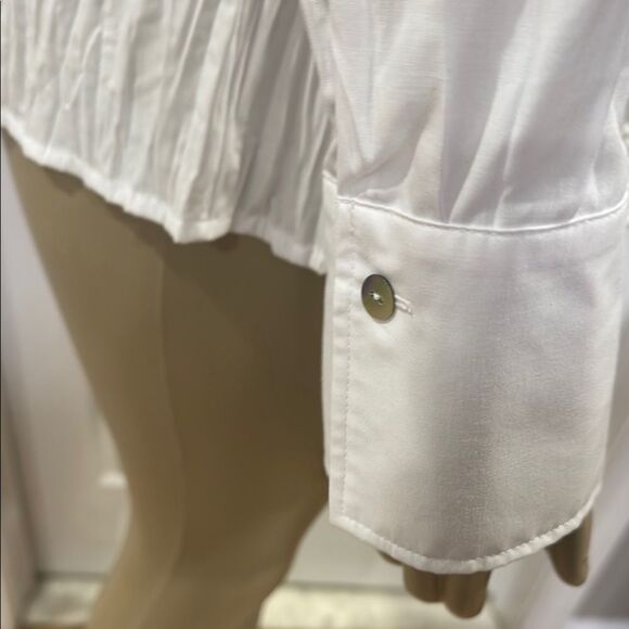JUST WHITE CRINKLE BLOUSE. - Picture 3 of 8
